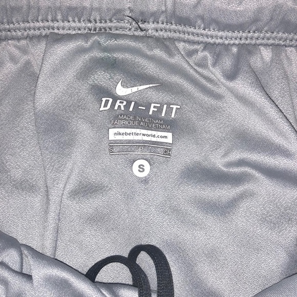 Nike Dri-Fit Shorts - Picture 6 of 6